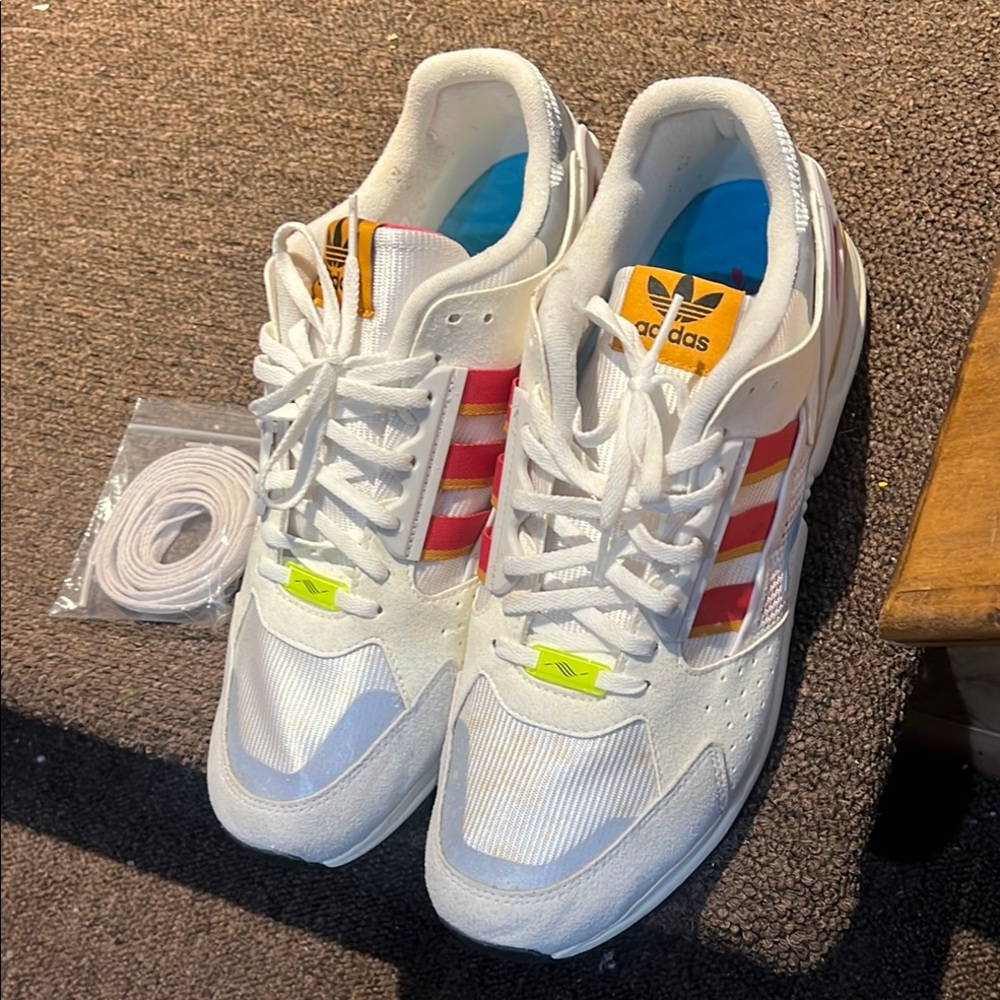 Adidas ZX 10,000 C in White and red and yellow accent excellent condition